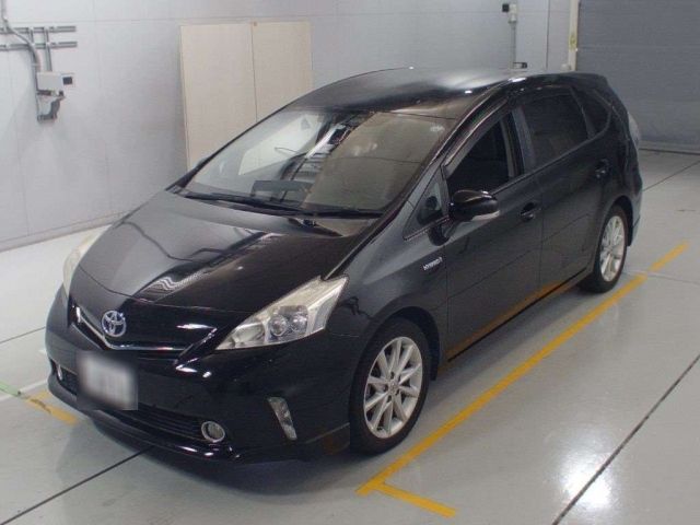 30674 Toyota Prius alpha ZVW41W 2011 г. (CAA Chubu)